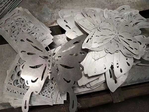 蝴蝶型雕花鋁單板.JPG